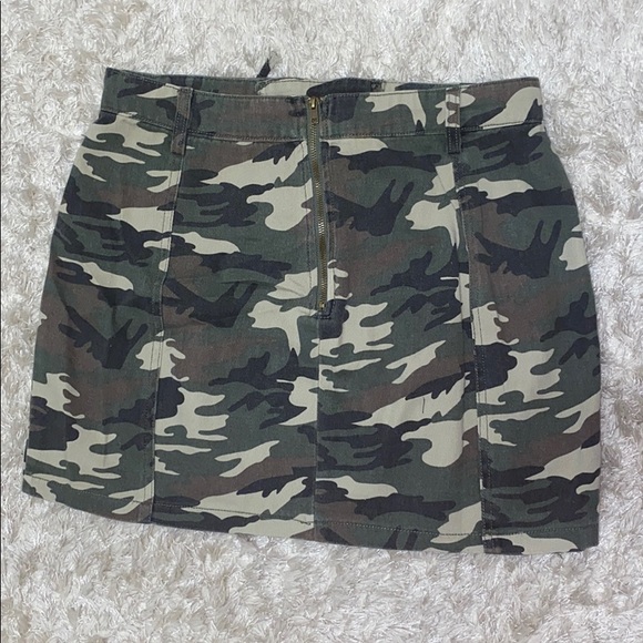 CUTE ARMY MINI SKIRT!!!!!!!! - Picture 2 of 2